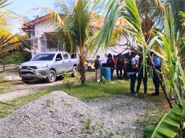 Agentes policiales llegaron al sitio tras el hecho.