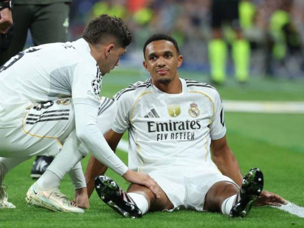 Alexander-Arnold despues de lesioanrse.