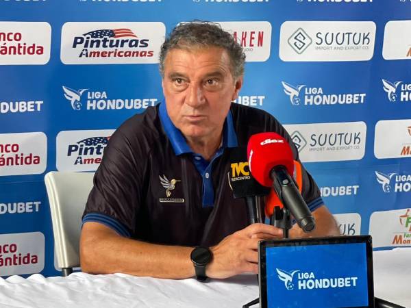 Fernando Mira en conferencia de prensa tras la goleada a Platense en el Suazo Córdova.