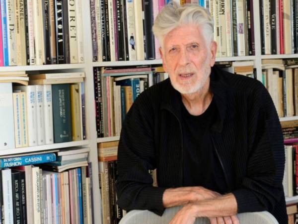 Fotografía tomada de la página oficial de la Secretaría de Cultura de Argentina donde se observa al director y escenógrafo Claudio Segovia.