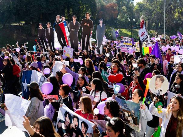 BTS, considerado el grupo surcoreano más exitoso de la historia y que no visita Chile desde hace más de una década, tiene un 'ejército' de seguidores por todo del mundo.