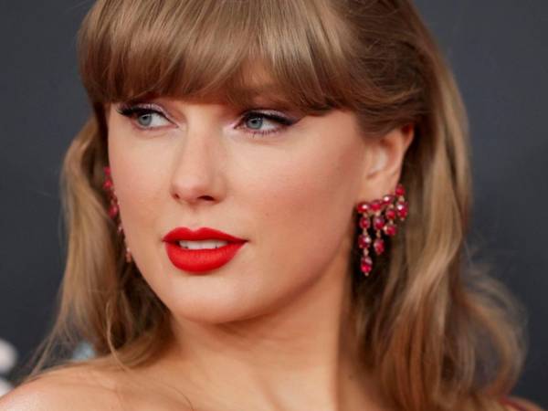 Taylor Swift debutó en el universo de Toy Story con la canción 'I Knew It, I Knew You', inspirada en el personaje de Jessie.