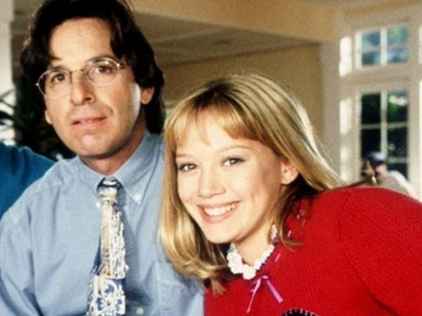 David Carradine y Hilary Duff trabajaron juntos como padre e hija en la exitosa serie Lizzie McGuire.