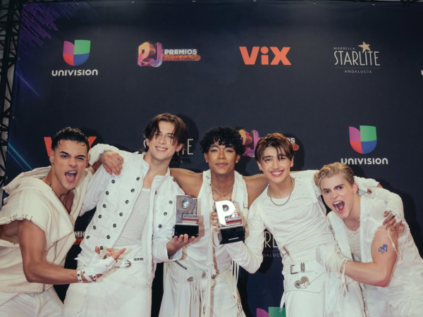 Santos Bravos es un grupo masculino latinoamericano de cinco miembros producido por HYBE Latinoamérica. Los miembros son Alejandro, Drew, Kaue, Gabi y Kenneth. Debutaron el 21 de octubre de 2025 con el single 0%.