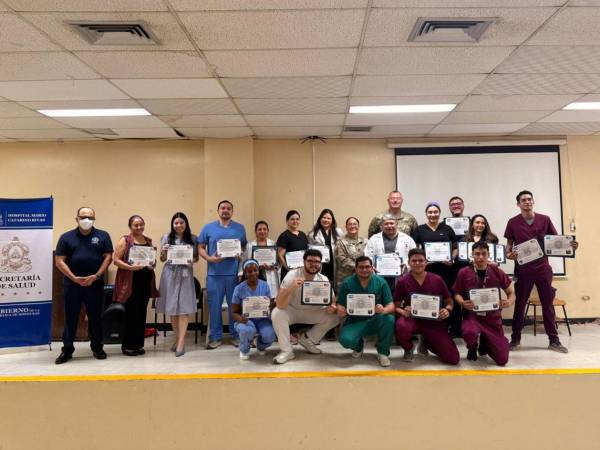 Personal de salud y administrativo del hospital Mario Rivas reciben reconocimiento por parte de la Fuerza de Tarea Conjunata Bravo.