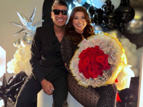 La presentadora hondureña Milagro Flores sorprendió a todos durante su fiesta de cumpleaños número 32.