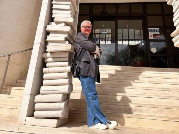 Pamela Letona en una fotografía de archivo. Su obra busca un impacto humano, explorando la soledad, el amor, el dolor y la fusión humana.