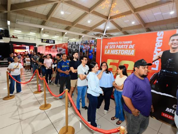 Expocentro recibió a miles de corredores en su primer día de entrega de kits.