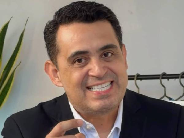 Yanuario Paz, periodista hondureño que trabaja para FOX, salió en defensa de la selección de Honduras durante el debate televisivo tras la histórica victoria de la Bicolor ante Jamaica.