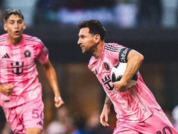Messi demostró que mantiene intacta su magia y apareció en los momentos decisivos para guiar al Inter Miami hacia sus primeros tres puntos del torneo.