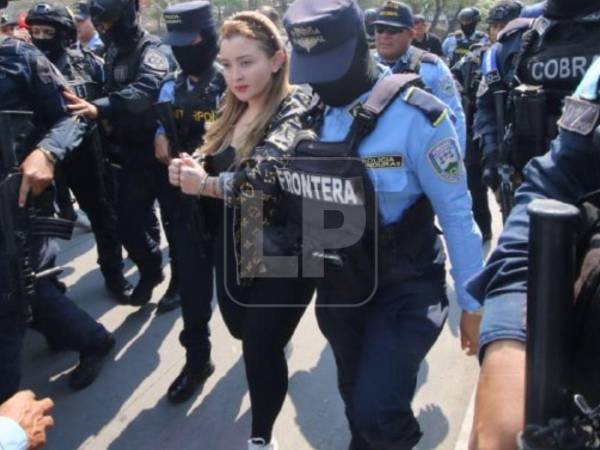 La Policía capturó a la hija de Miguel Arnulfo Valle, condenado por narcotráfico en Estados Unidos, en Santa Catarina Pinula, Guatemala, donde residía de manera irregular y utilizaba una identidad falsa para evadir la justicia, ya que sobre ella pesaba una notificación roja internacional por el delito de asesinato.