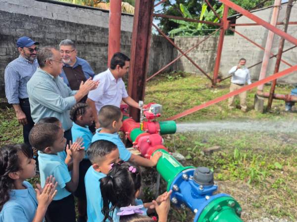 Debido a más de dos décadas sin inversión al acueducto por parte del Sanaa, Visión Mundial y la municipalidad ceibeña, han iniciado la recuperación de pozos para palear la falta de agua potable.