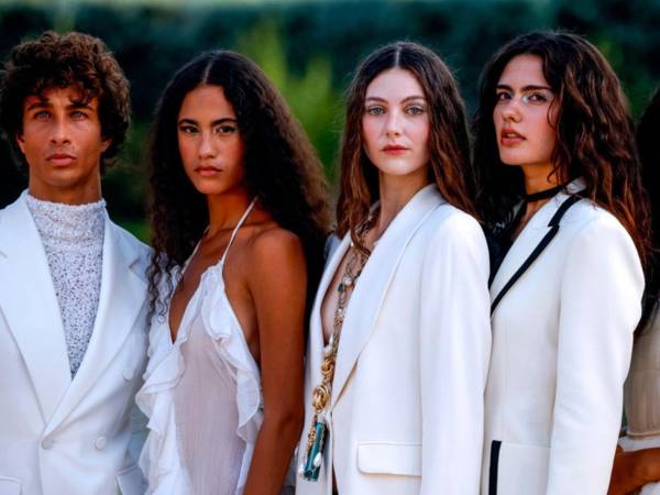 Este lunes arranca OModa Madrid es Moda y luego le sigue la pasarela Mercedes-Benz Fashion Week Madrid. En ambas, la moda de autor española exhibe poderío con desfiles al aire libre en los Jardines de Sabatini, junto al Palacio Real, y en museos como el Reina Sofía o las Galerías de las Colecciones Reales.