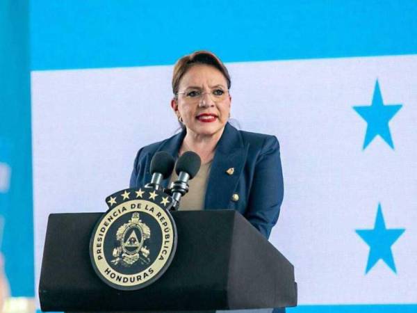 La presidenta Xiomara Castro emitió este mensaje durante la supervisión del proyecto de modernización del Aeropuerto de Roatán.