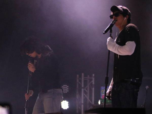 Latin Mafia ofreció una apuesta inmersiva que combinó luces, visuales, beats melancólicos y una energía vibrante que conectó profundamente con el público hondureño.