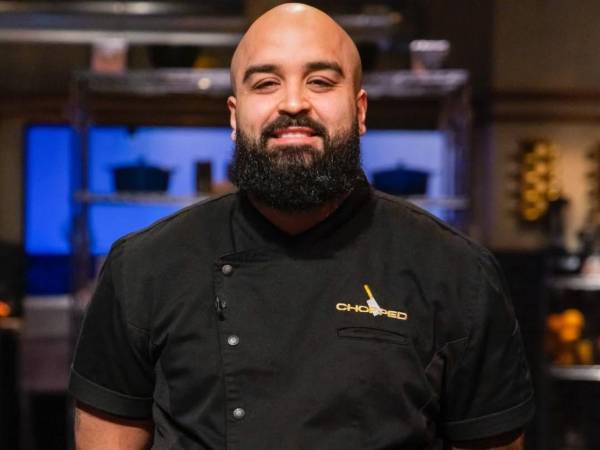 Originario de la colonia Las Colinas, en Tegucigalpa, Bryan Girón emigró a Estados Unidos a los seis años junto a su familia. Con el tiempo, desarrolló una carrera culinaria marcada por la disciplina y la innovación gastronómica.