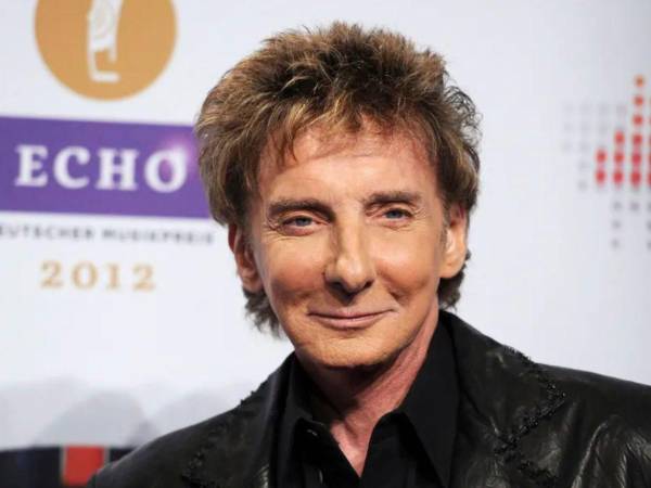 Barry Manilow fue diagnosticado con cáncer de pulmón.