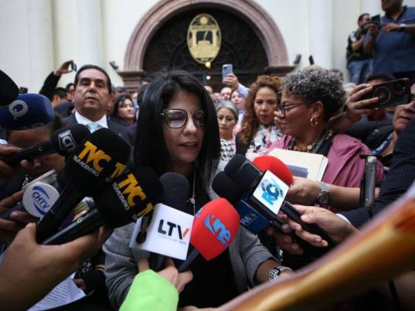 Momento en el que se estaba desarrollando la sesión extraordinaria en los bajos del Congreso