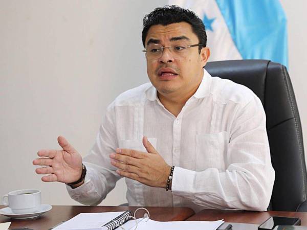 Aunque la proporción de hogares pobres bajó entre 2021 y 2024, el número absoluto se mantuvo casi estable, lo que pone en duda la cifra de ‘un millón de personas’ que dejaron de ser pobres.