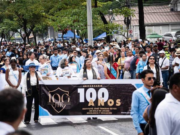 Las bandas musicales de las diferentes instituciones educativas del país iniciaron con esmero su desfile patrio 2025, en la cual lucen sus mejores galas.