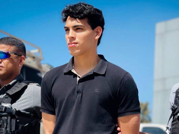 La Dirección Policial de Investigaciones (DPI) logró la captura de un individuo conocido como “El Ken”, quien se dedicaba a estafar a personas mediante la venta de artículos de alto valor a través de la plataforma Marketplace de Facebook.