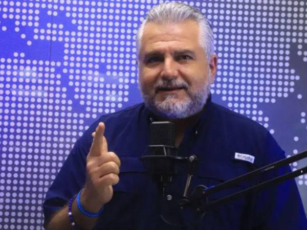 Junior Burbara, candidato a alcalde de San Pedro Sula por el Partido Nacional, durante una gira por Diario LA PRENSA.