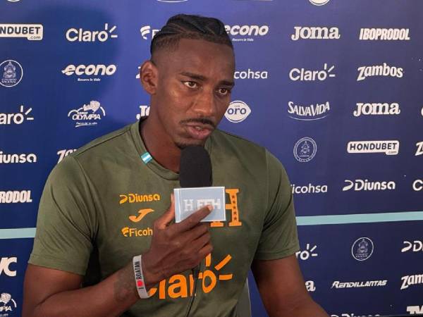 Bryan Róchez en conferencia de prensa previo al tercer entreno de la Selección de Honduras.