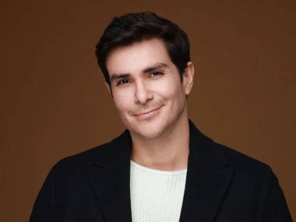 Además de su carrera como actor, también se desempeñó como arquitecto y empresario.