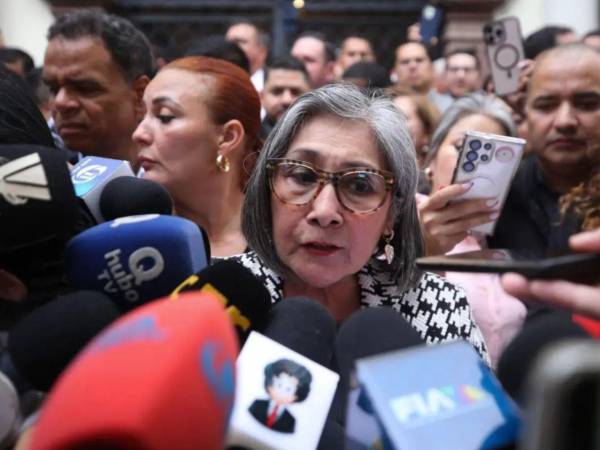 En la misiva los firmantes recuerdan que la junta directiva está obligada por medio de su presidente a convocar a sesiones ordinarias regularmente.