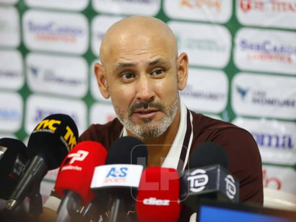 Eduardo Espinel en conferencia de prensa tras quedar fuera de la final del Clausura 2026.