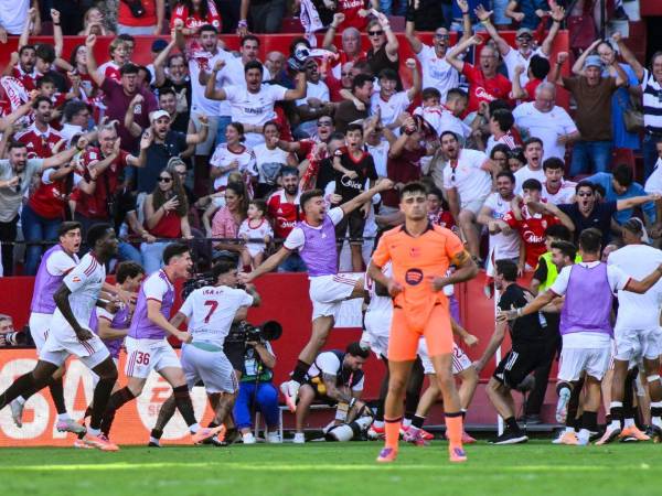 Jugadores del Sevilla celebrando.