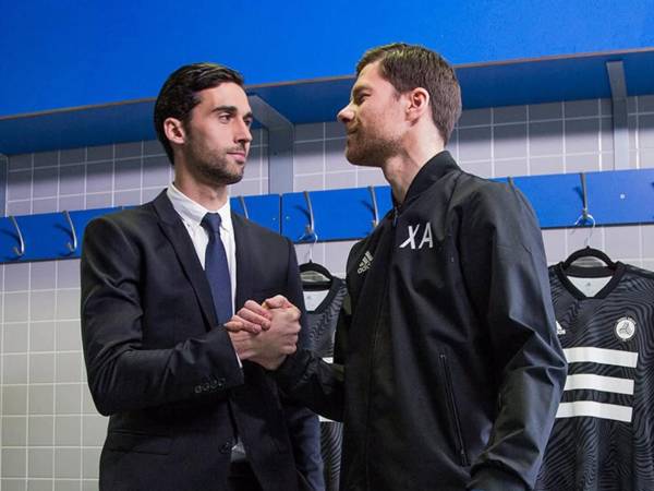 El futuro del entrenador español Xabi Alonso podría volver a tomar rumbo en la élite del fútbol europeo mucho antes de lo esperado.