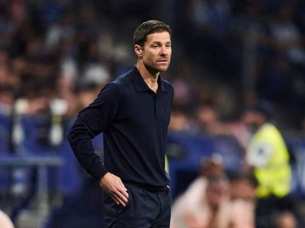 El vestuario del Real Madrid estaría viviendo momentos de tensión. Rumores recientes apuntan a que tres figuras clave del equipo no estarían en sintonía con Xabi Alonso, actual entrenador merengue.
