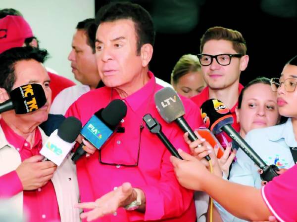 <b>Nasralla es el virtual ganador en Partido Liberal.</b>