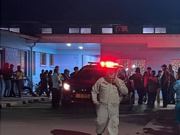 Dos hermanos gemelos que iban caminando por la orilla de la carretera fueron embestidos por un vehículo en Yoro.