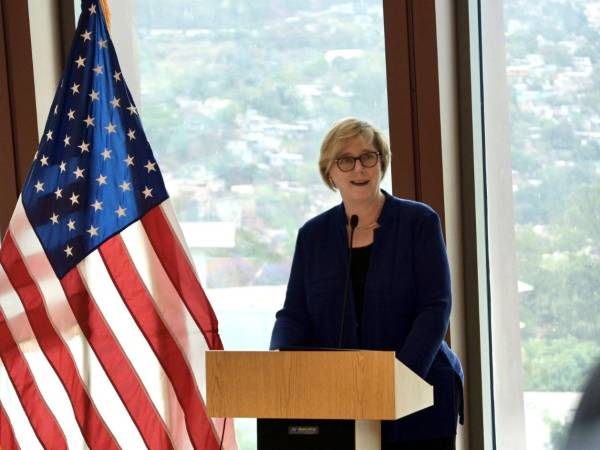 Laura Dogu se desempeñó como embajadora de Estados Unidos en Honduras del 22 de abril de 22 al 11 de abril de 2025.