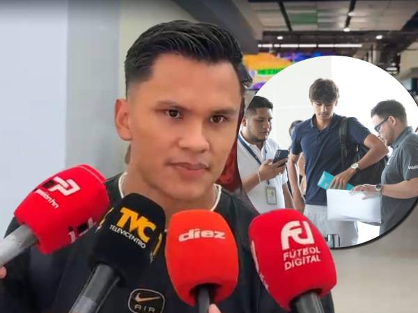 Denil Maldonado con los medios de comunicación antes de su salida del país..