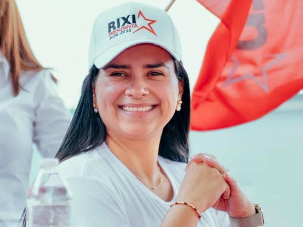 Diputada suspendida Isis Cuéllar durante una participación política pública en las pasadas elecciones.