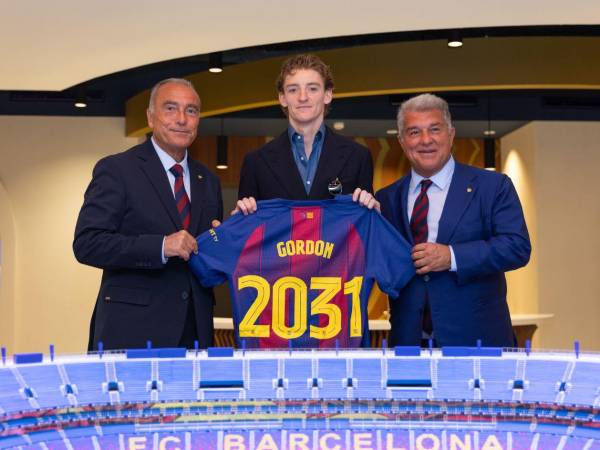 Barcelona anuncia su primer fichaje: Gordon es presentado de manera oficial