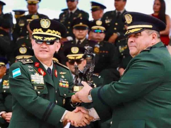 La parlamentaria liberal cuestionó que se intente imponer a un sucesor leal al general Roosevelt Hernández