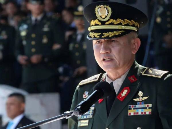 Roosevelt Hernández entregó la jefatura de las Fuerzas Armadas al general Héctor Valerio el 18 de diciembre de 2026.