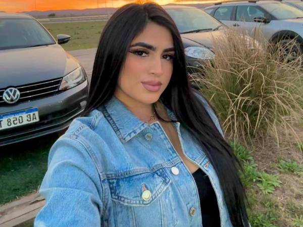 Durante un live con sus seguidores, la tiktoker hondureña, Roxana Somoza, aseguró que Supremo y Milagro Flores no han terminado su relación amorosa.