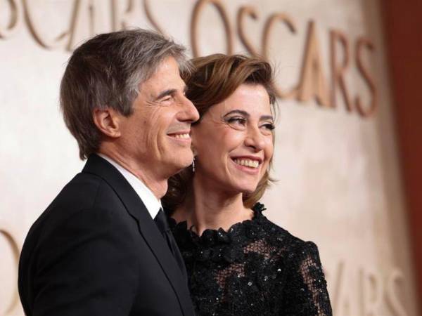 Fernanda Torres y Walter Salles en la alfombra roja de la 97ª ceremonia anual de los Premios de la Academia en el Teatro Dolby en el barrio de Hollywood de Los Ángeles, California, EE.UU.