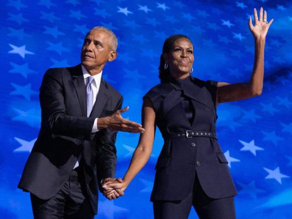 Fotografía de archivo del expresidente de Estados Unidos, Barack Obama, junto a su esposa Michelle, durante un acto público, en Chicago, Estados Unidos.