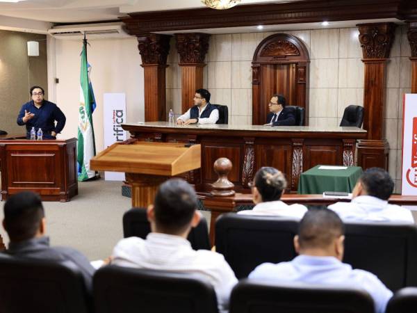 El conversatorio impartido por LA PRENSA Verifica en la UTH se dividió en dos bloques: desinformación electoral y reflexiones de lo que dejaron los comicios del 30 de noviembre del 2025.