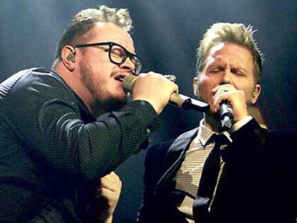 El dúo Sin Bandera anunció su regreso a Honduras en 2026 como parte de su gira internacional “Escenas Tour”, con dos conciertos confirmados en las principales ciudades del país.