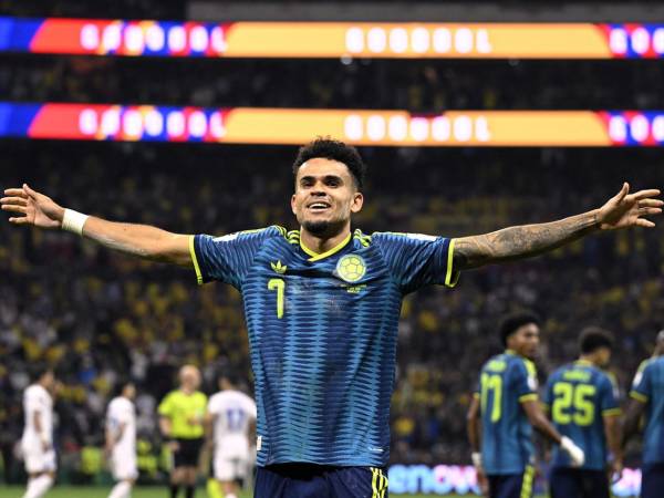 La celebración de Luis Díaz tras su gol para el triunfo de Colombia contra Uzbekistán.