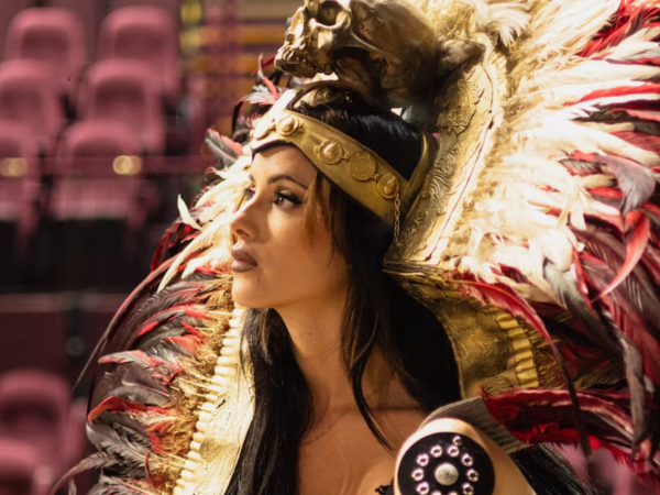 La actriz mexicana Gala Montes durante su participación especial en el espectáculo Malinche El Musical dirigido por Nacho Cano, antes de su suspensión indefinida de su papel protagónico.