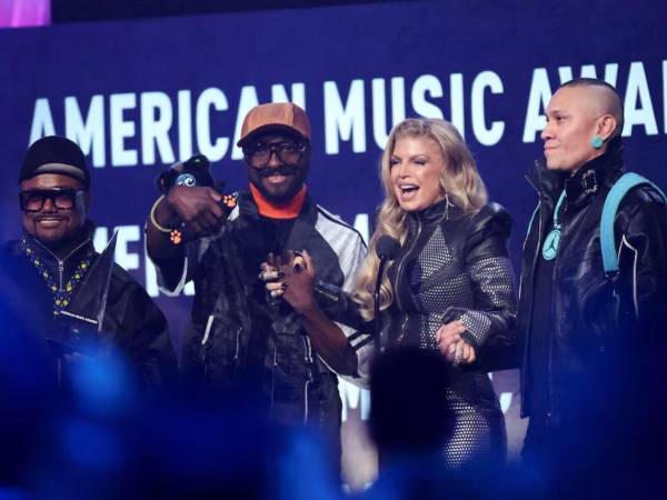 Black Eyed Peas junto a Fergie.