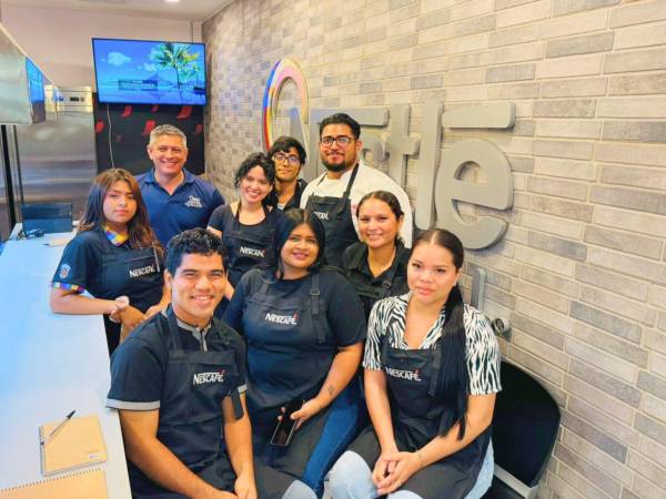 Mediante el programa Jóvenes Caficultores, Nestlé fortalece del sector cafetalero y promueve una caficultura más sostenible e inclusiva.